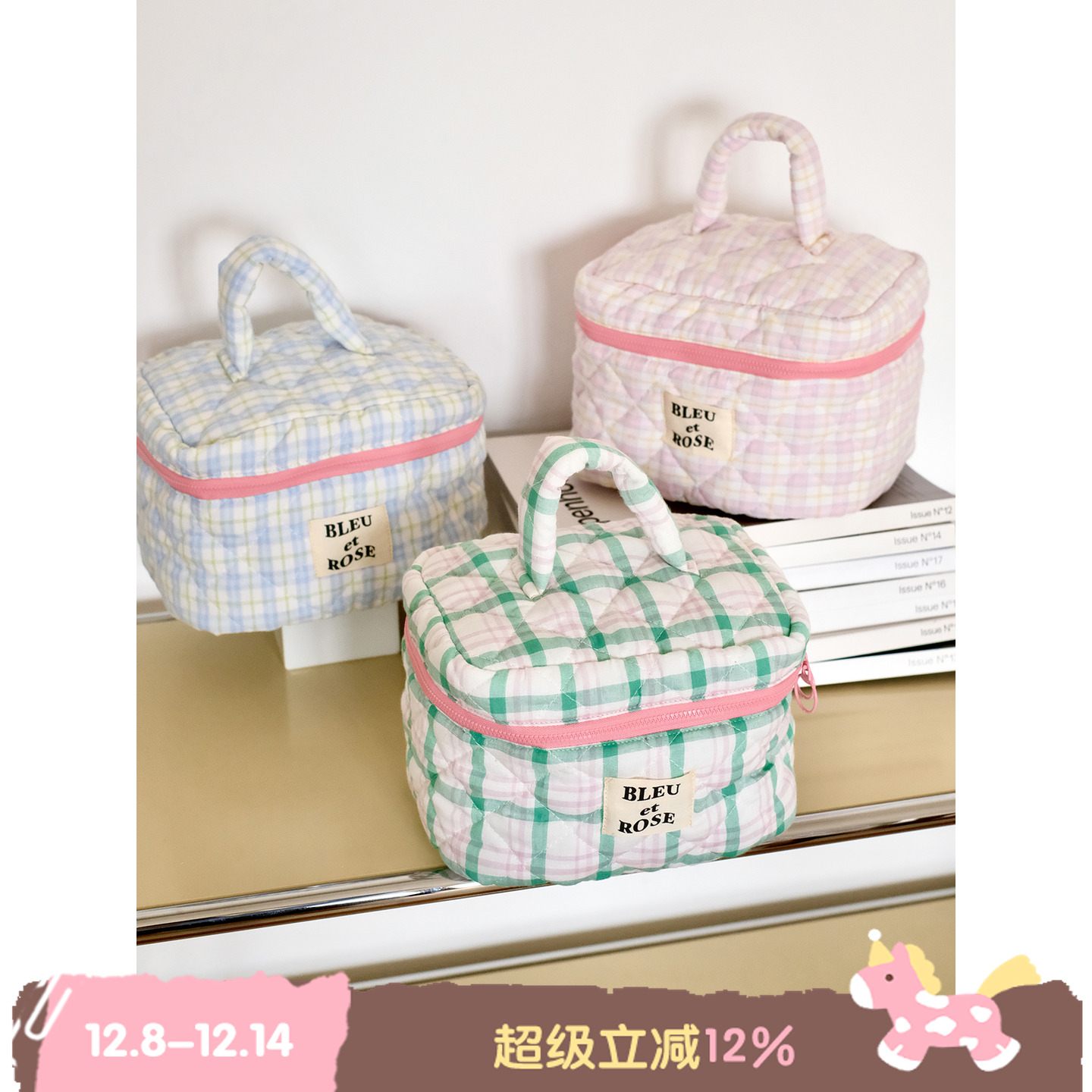 大容量化妆包格纹防水手提袋