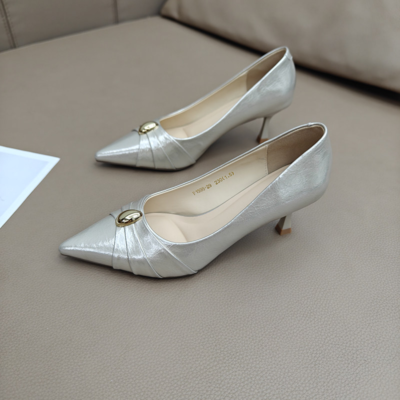 黑色高跟鞋女2025新款复古细跟尖头浅口金属气质御姐性感绸缎单鞋