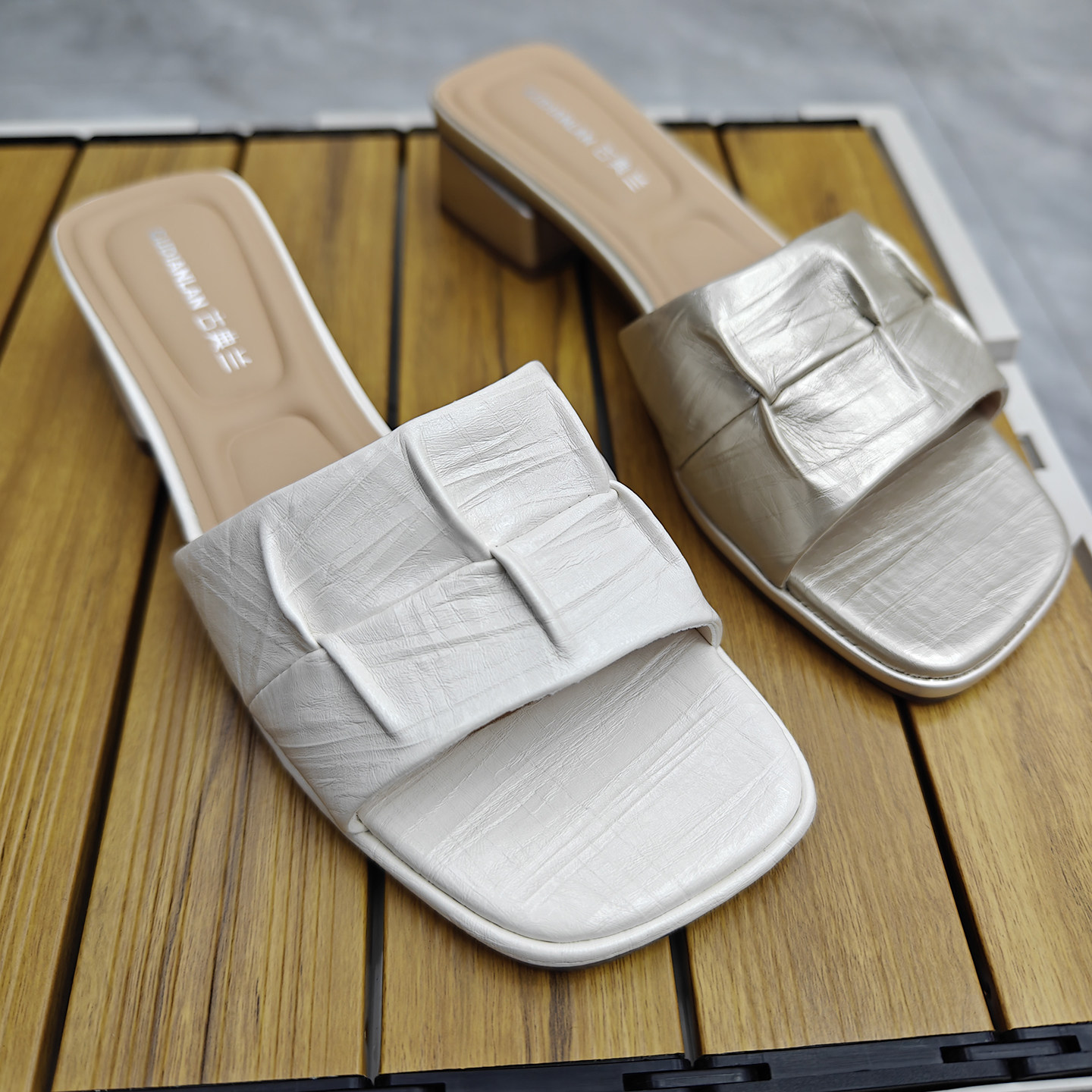 一字拖鞋女夏季外穿2026新款粗跟中跟白色高跟凉鞋法式绝美小凉拖