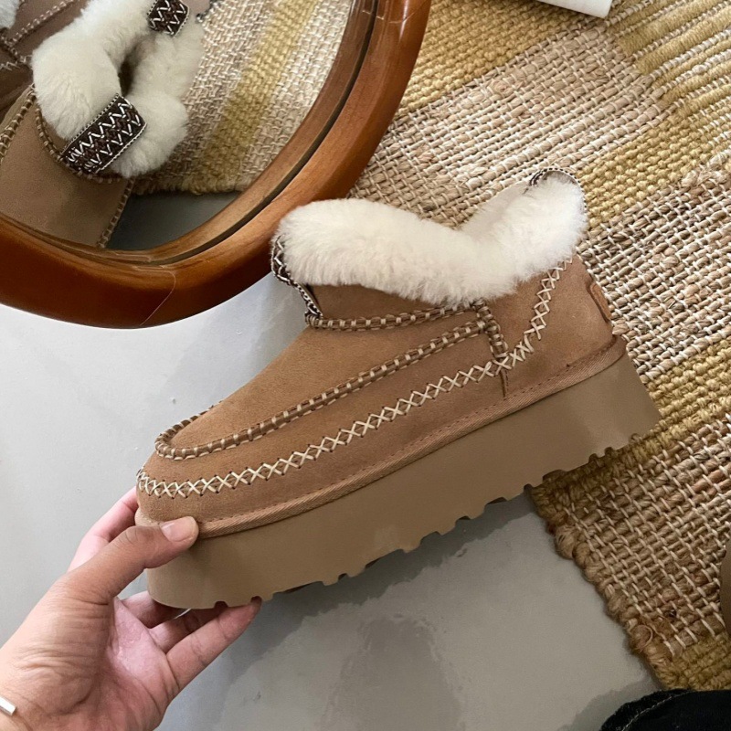 2025冬季新款羊皮毛一体雪地靴女短靴保暖3.5厘米厚底V口阿尔派