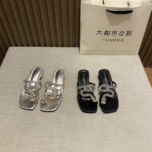 法式水钻方头一字带人字拖鞋女2025夏季新款露趾百搭沙滩凉拖鞋女