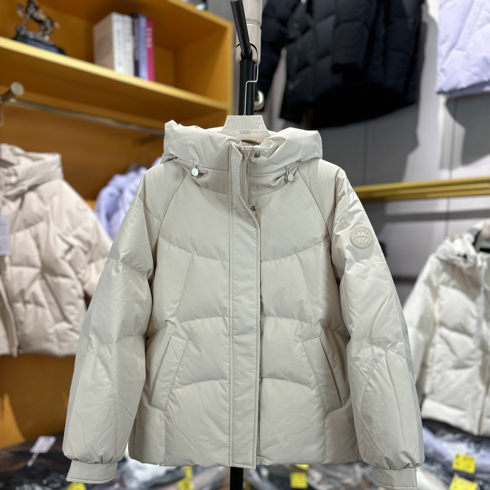 商场同款2025冬季新款羽绒服短款女休闲时尚90白鸭绒外套M25522