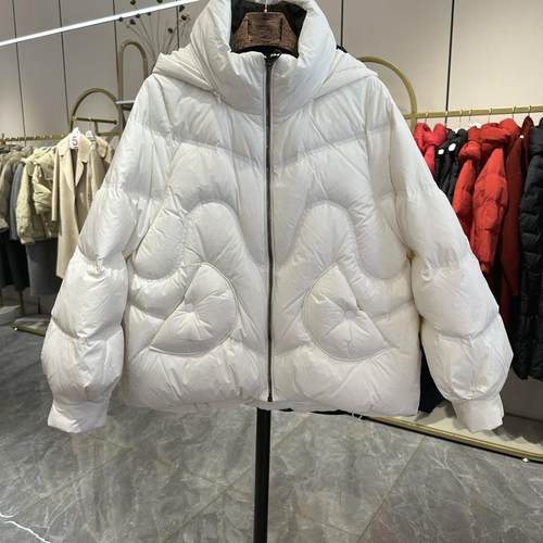 品牌专柜2024冬季新品羽绒服女90白鸭绒短款休闲宽松显瘦M23036