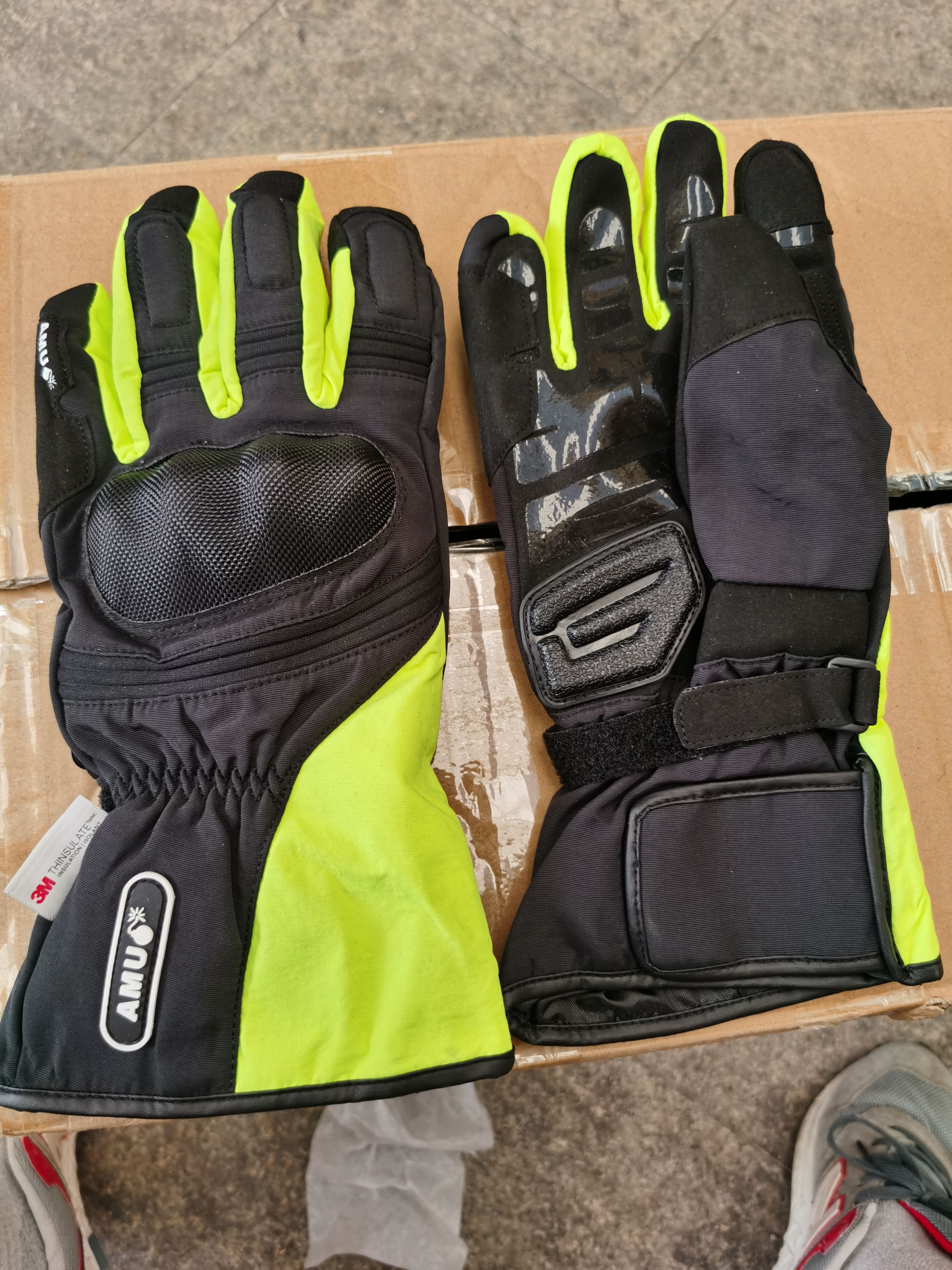 AMU冬季防水保暖手套，骑行手套