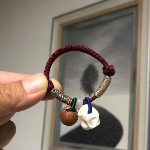 真猪惊骨桃篮桃核红绳手链