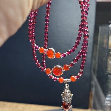 天然水晶小颗粒石榴石三圈手链酒带个貔貅小滴流配件不知材质