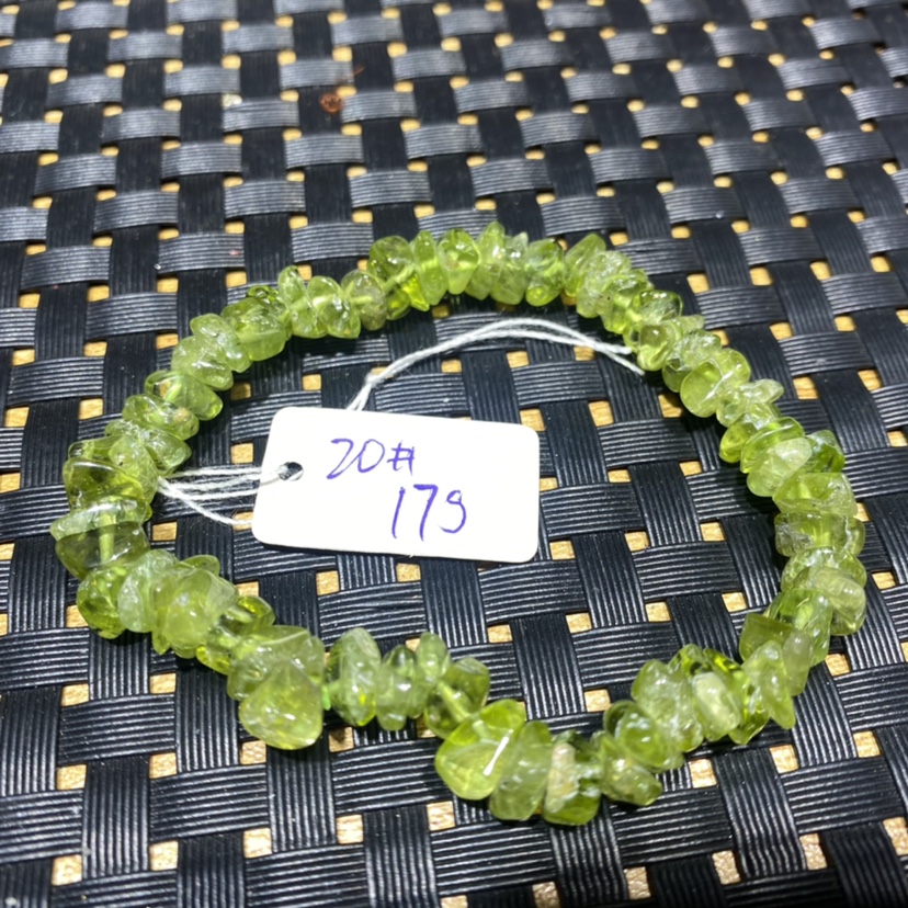 天然水晶橄榄石碎石手链春天感觉时尚百搭绿油油女款带有黑点矿坑