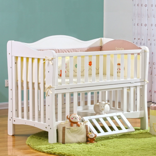 Универсальная детская кроватка из натурального дерева