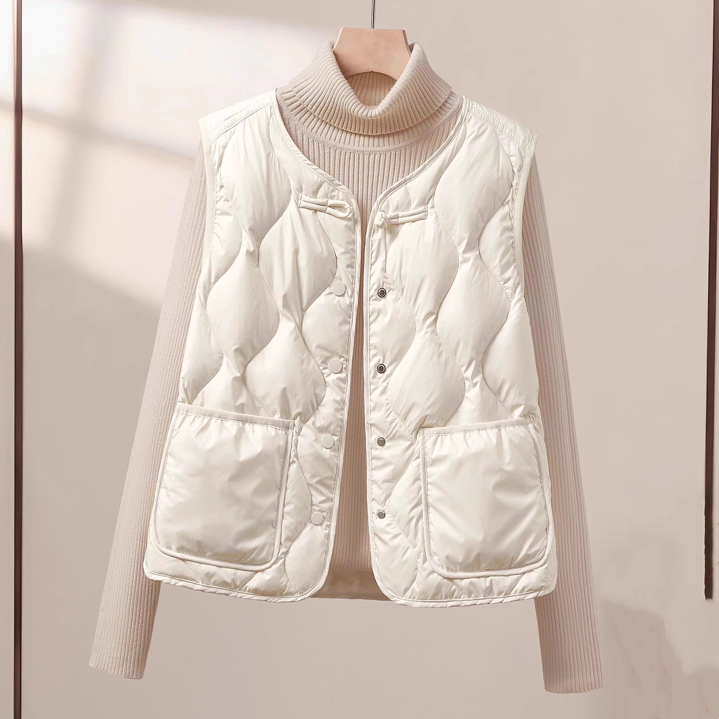 羽绒棉服马夹2025冬季新款女装时尚简约风修身单排扣短款叠穿马甲