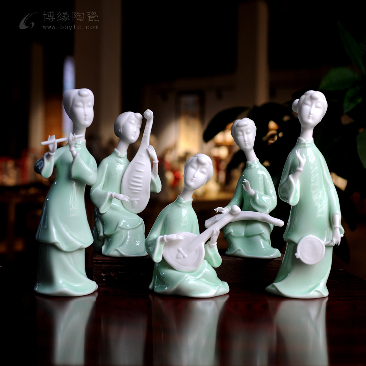 中国舞音古典仕女吹笛琵笆阮持扇子明清风格青白陶瓷整套工艺摆件