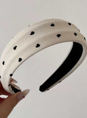 暖暖的白色爱心波点凹凸发箍高颅顶宽头箍女高级感发捆