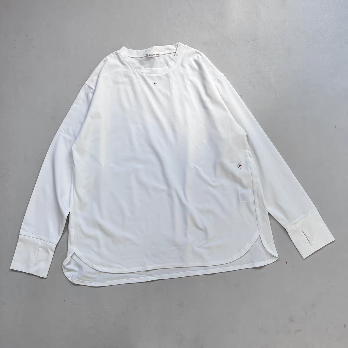 日单女士白色条纹圆领下摆弧形设计长袖T恤打底衫内里磨毛