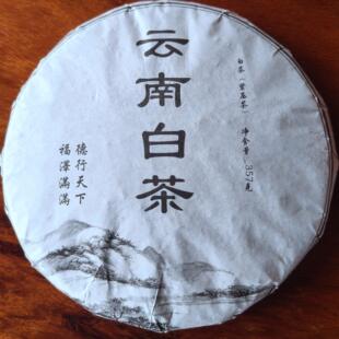 云南白茶 白牡丹普洱哀牢山高海拔老树茶357克饼花果香兼蜜糖香型