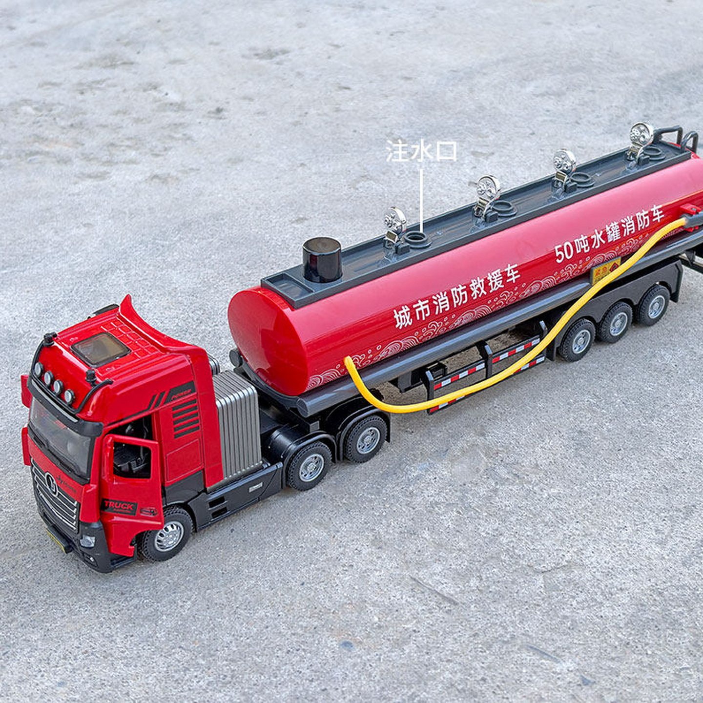 仿真50吨119水罐消防车模型可喷水回力声光工程车抓木运输玩具车