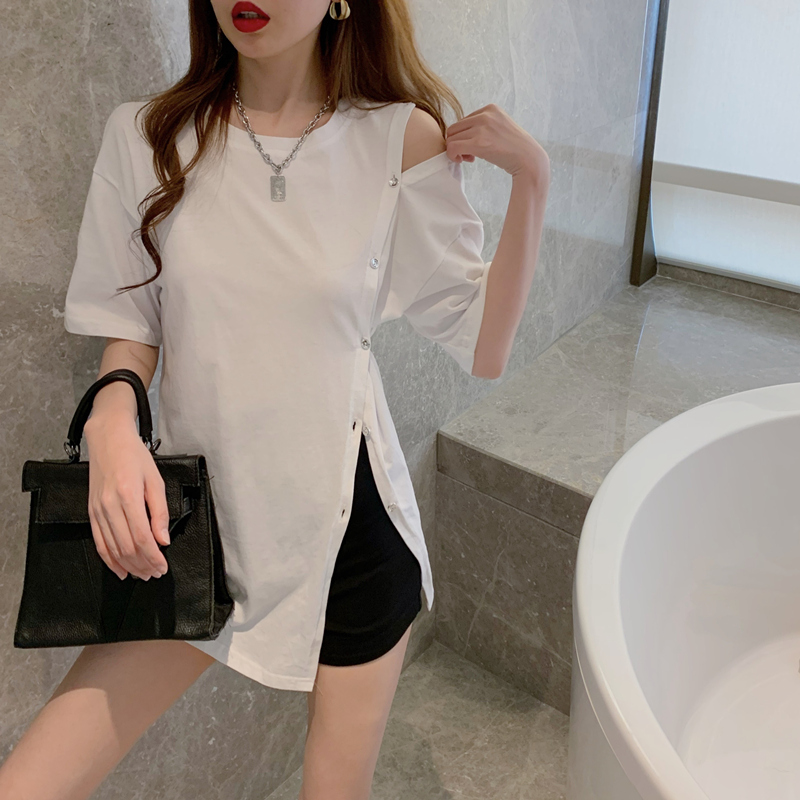 A variety of ways to wear irregular split T-shirt