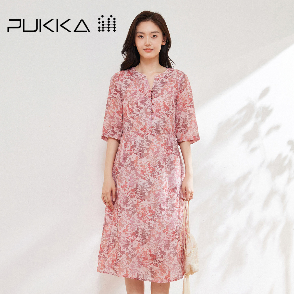 蒲PUKKA 苎麻印花连衣裙2026春夏新品宽松文艺V领通勤休闲度假裙