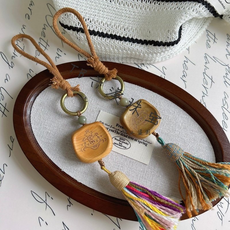 天然绿檀木钥匙扣挂件崖柏雕刻件包挂包包挂饰流苏开口手工包挂