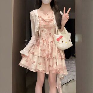 甜妹初恋感碎花吊带不规则连衣裙搭配针织开衫披肩两件套