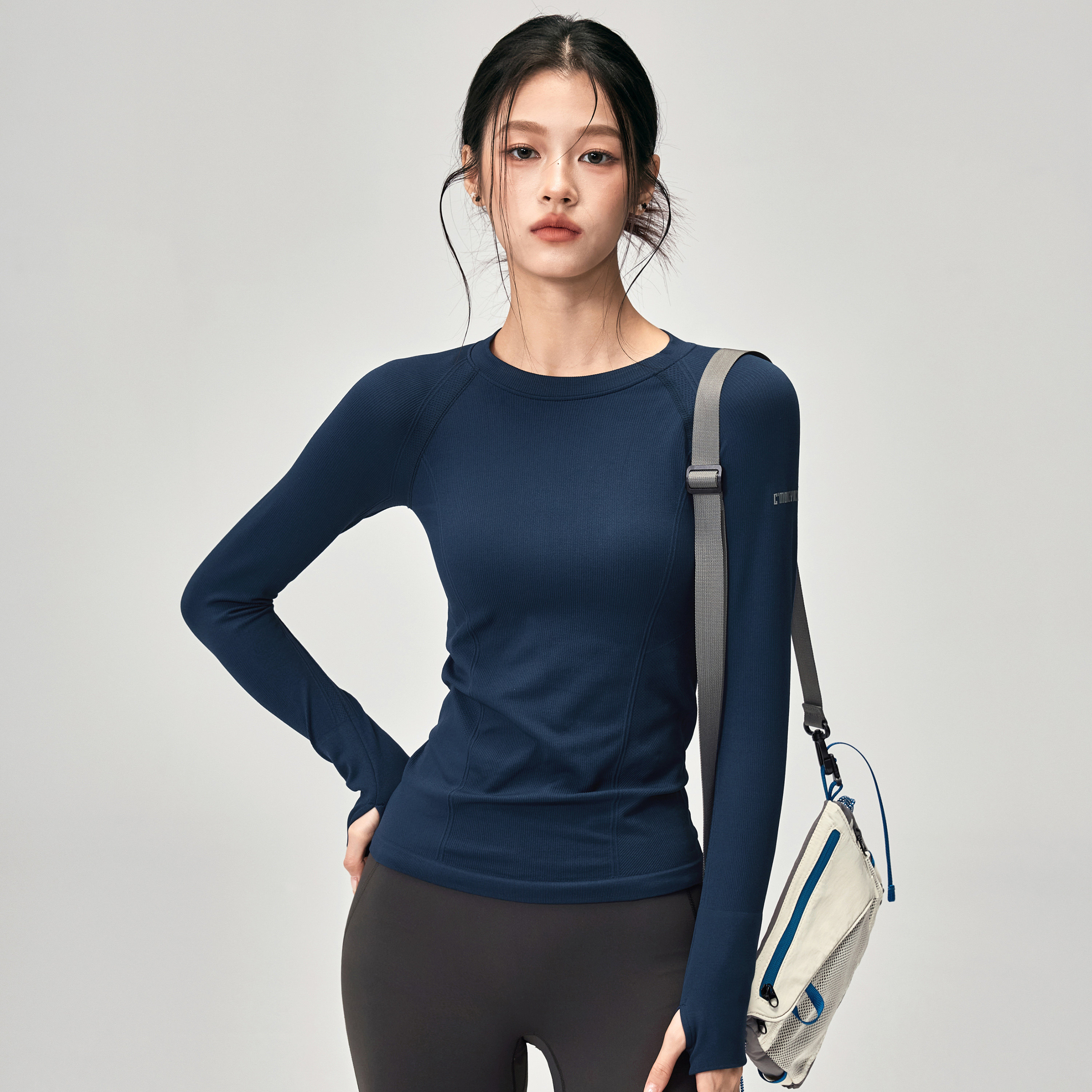 健身女孩秋季瑜伽服长袖速干弹力户外跑步训练修身圆领运动上衣新