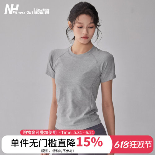 健身女孩圆领透气修身瑜伽服短袖