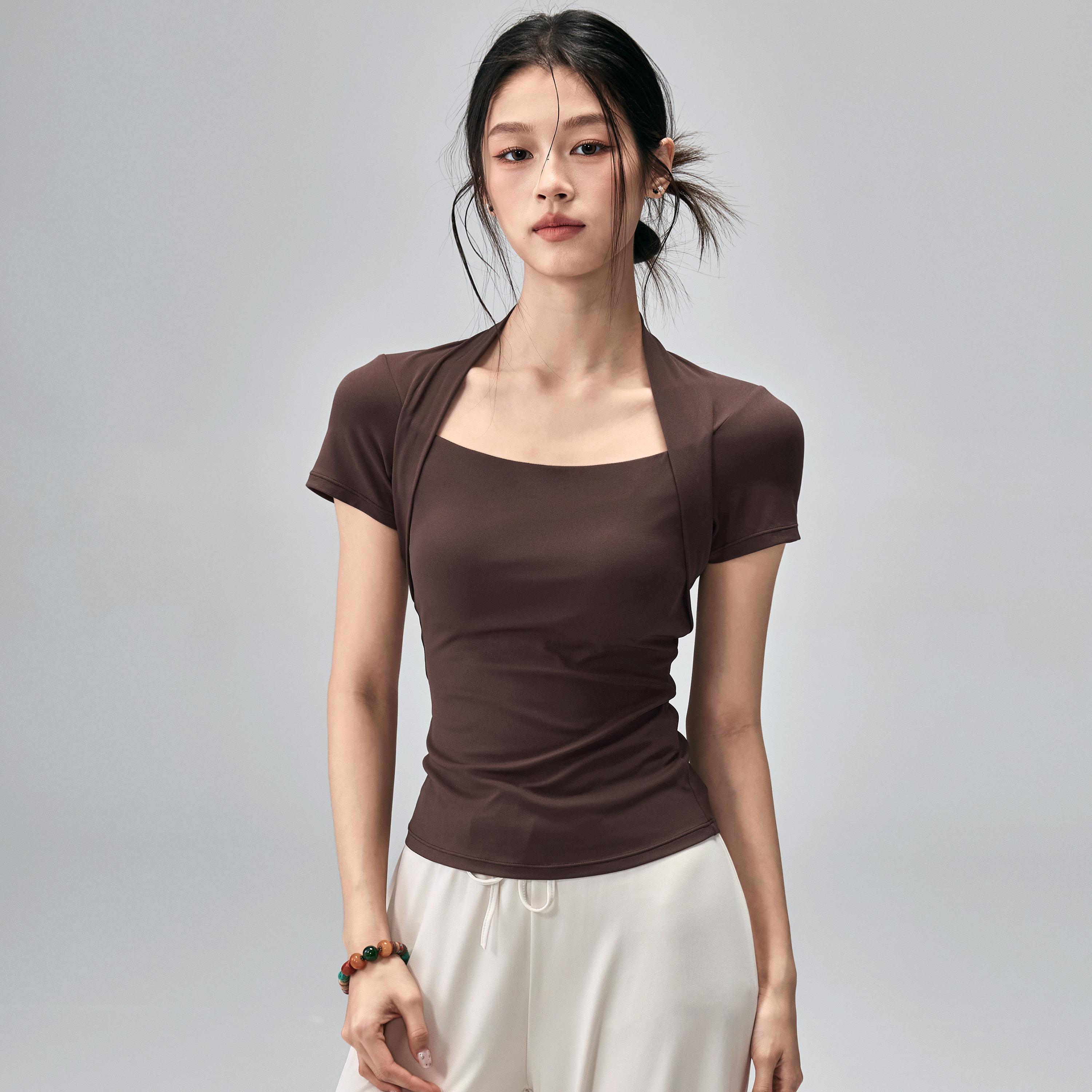 健身女孩带胸垫假两件瑜伽服短袖图片