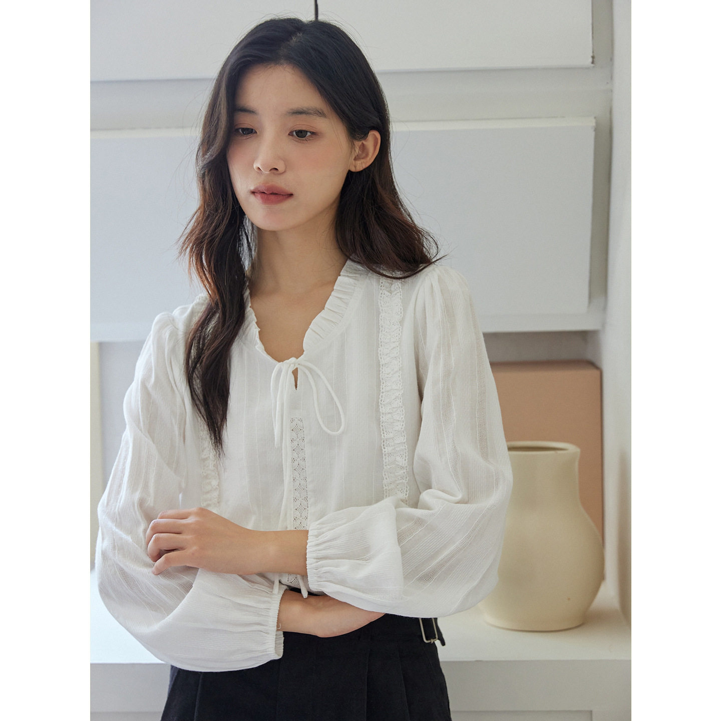 法式系带立领木耳边白衬衫女2026春款设计感别致温柔风长袖上衣