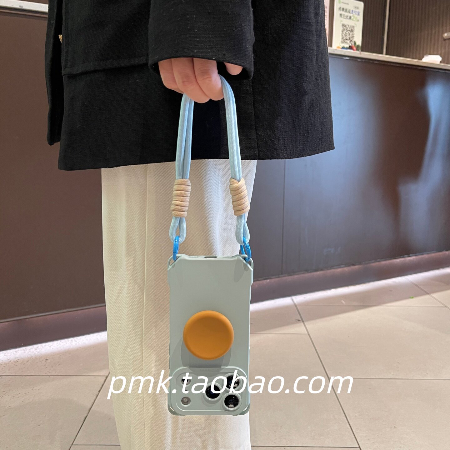 ins撞色蓝奶棕色硅胶圆支架手绳手腕带适用iPhone16promax苹果17pro手机壳13/14pro挂钩4角15便捷手拎手提