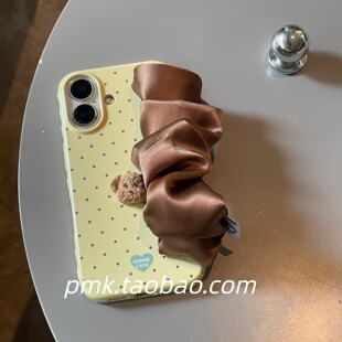 ins少女奶黄波点立体小熊丝巾手腕带适用苹果17promax手机壳iphone16pro新款15女款14pm软萌13韩系软壳手提