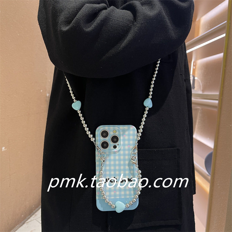 夏日蓝格纹字母爱心链适用iPhone14promax手机壳苹果15手提13pro可背带12斜挎链条11时尚小清新光面软背包式