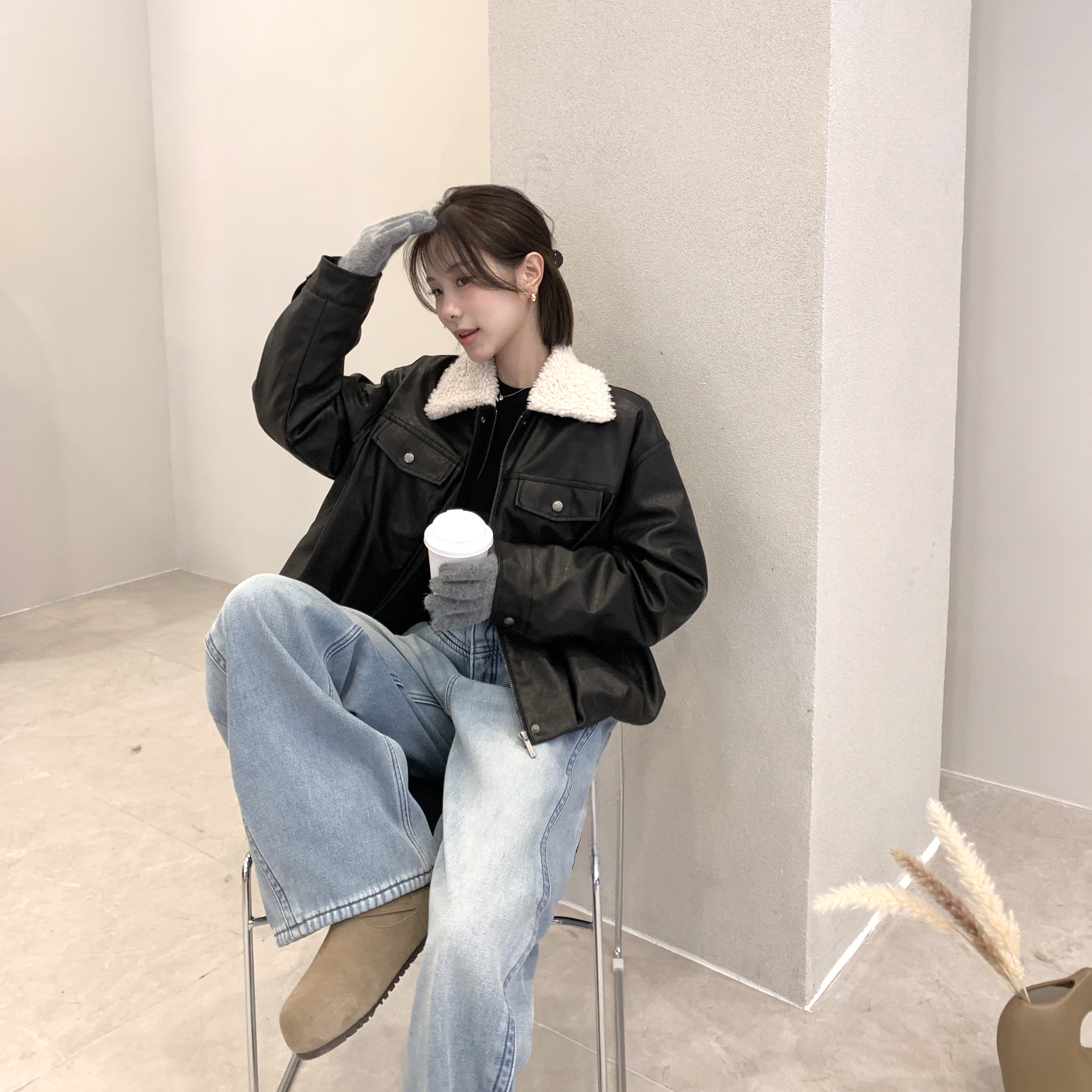 设计感羊羔毛领皮夹克外套女