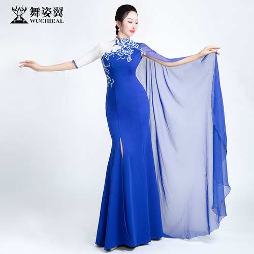 模特走秀团体演出服舞姿翼中国风