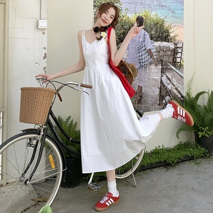 韩版V领无袖吊带连衣裙女春夏季2024新款收腰a字休闲长裙白色