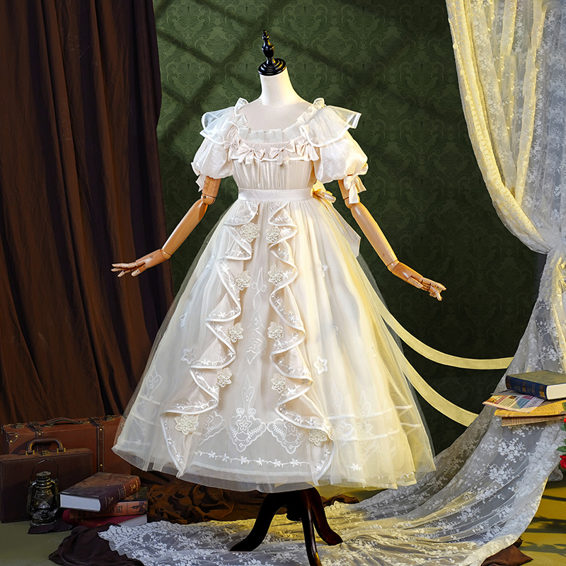 江南喵次第五人格cos服小女孩