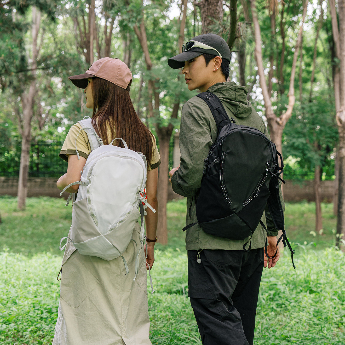 运动户外双肩包骑行旅游轻量化