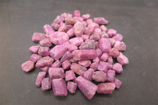 马达加斯加精品红刚玉原石全透红宝石 雕件料颗颗通透的 戒面料