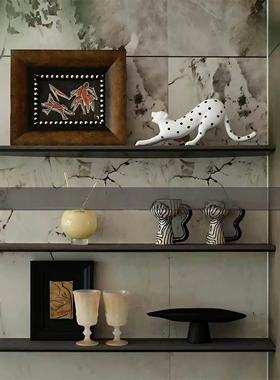 侘寂中古样板房书柜电视柜暑假挂画酒杯豹子果盘组合装饰摆件