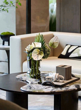 现代轻奢绿色系样板房客厅茶几花艺皮革托盘纸巾盒高档组合摆件