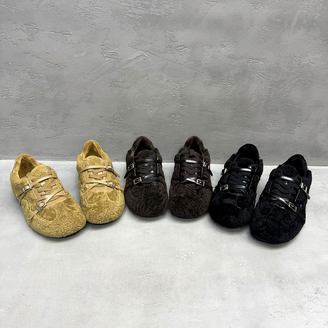 乐魔真皮羊毛女平底保暖穆勒鞋