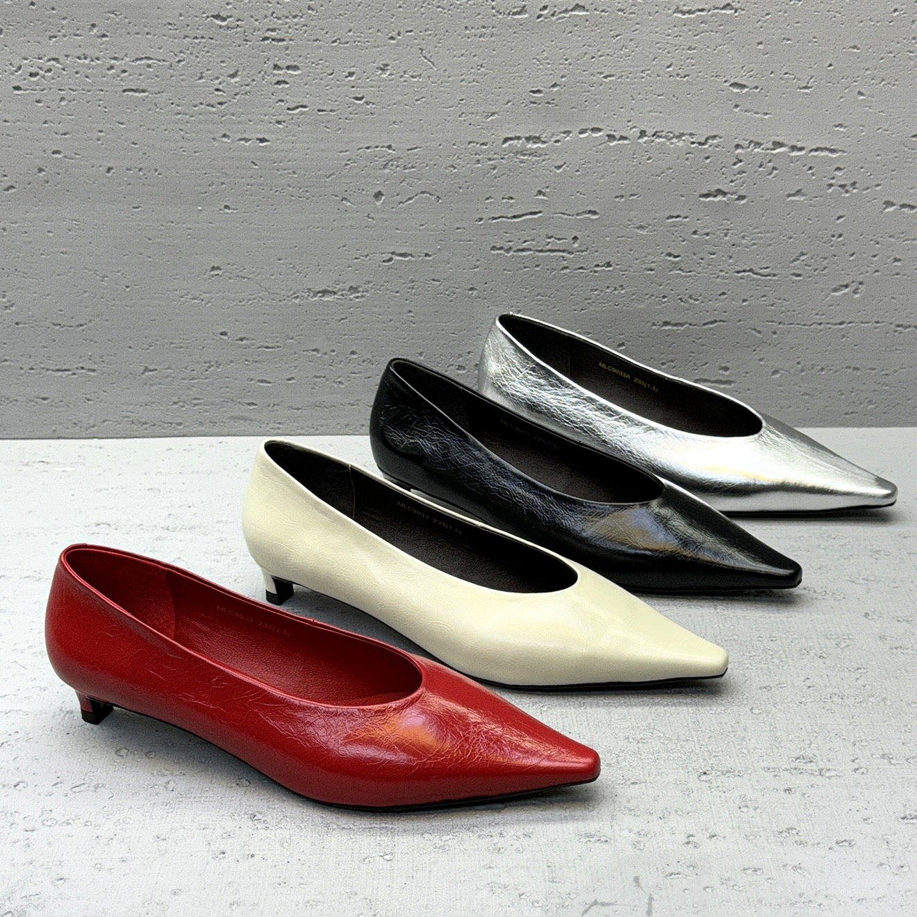 欧洲站欧货女鞋2026春新胎牛皮尖头浅口单鞋低跟舒适一脚蹬高跟鞋