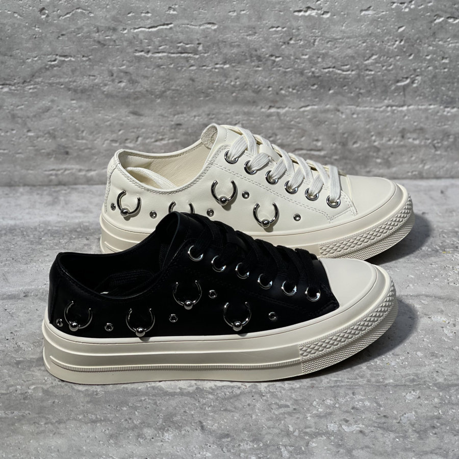 系带铆钉平底圆头休闲鞋板鞋女款