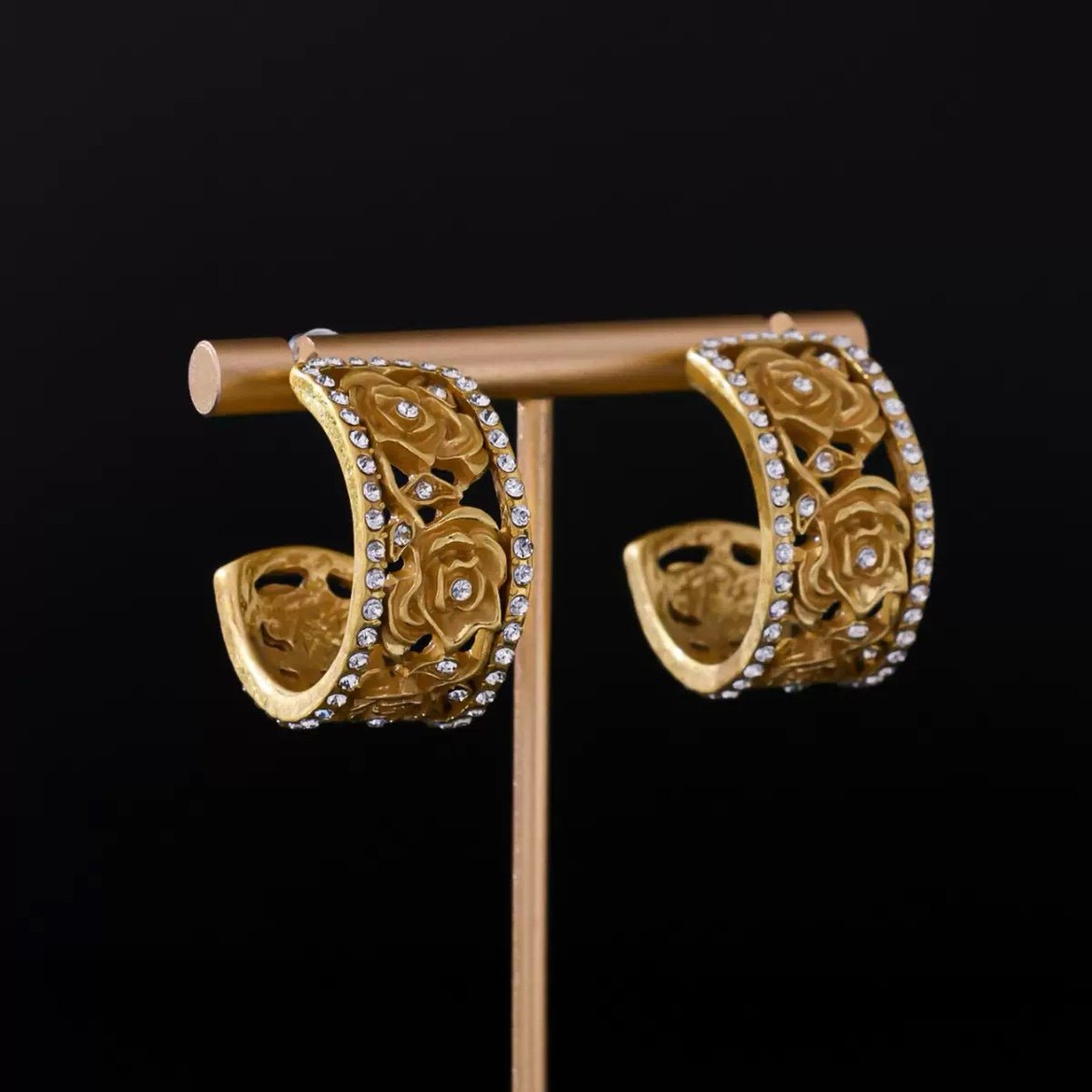 复古设计耳环镂空花朵C圈设计感高级轻奢百搭耳钉耳饰不退不换,饰品/流行首饰/时尚饰品新,耳环,淘宝优惠券,粉丝福利购,淘宝优惠卷