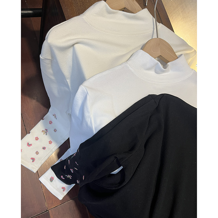 袖口刺绣竖条纹针织衫半高领修身百搭打底衫文艺复古女装秋冬新款