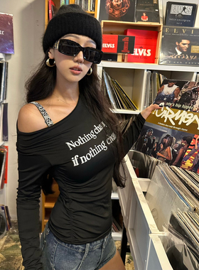 Kilonova【原创】欧美辣妹斜肩印花长袖T恤女百搭修身露肩上衣女