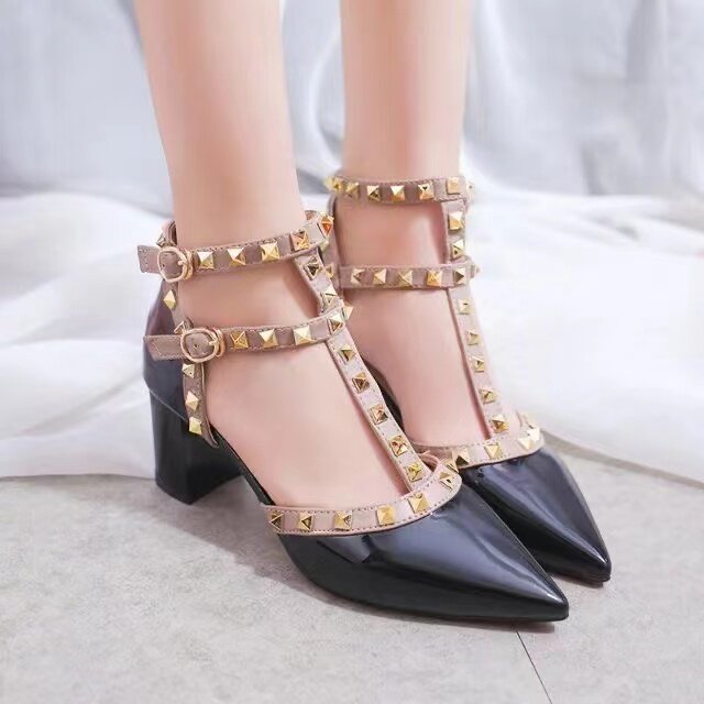 2025性感尖头浅口绑带铆钉平底鞋女夏季细跟凉鞋伴娘婚鞋女外穿潮