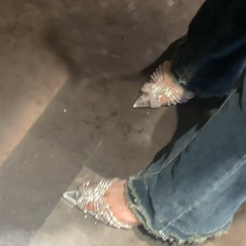 新款闪闪水钻尖头透明一字凉拖外穿设计感细跟凉鞋高跟鞋好看性感图片