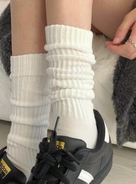 今年韩国超火的JerseyFit风穿搭！春秋款白色条纹中筒针织堆堆袜