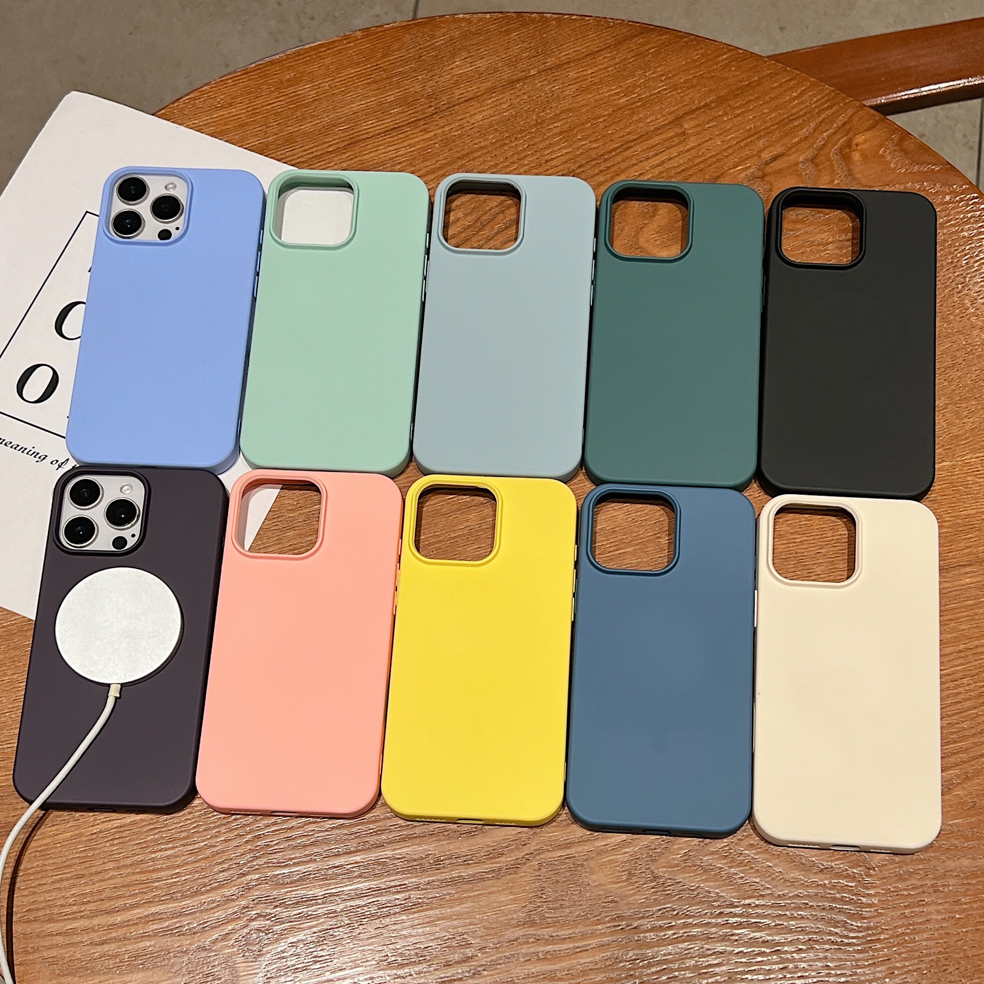 大孔液态磁吸硅胶手机壳