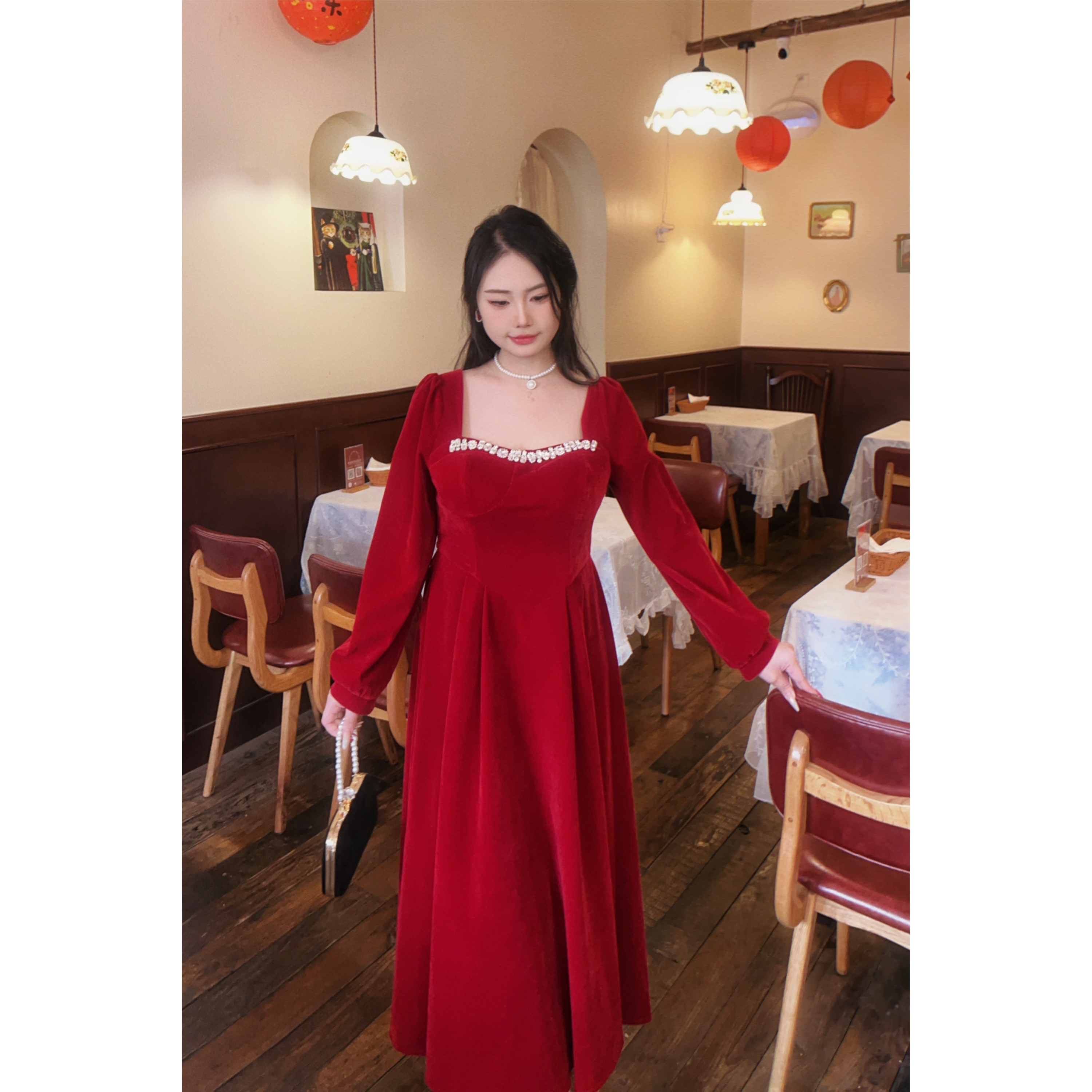 大码订婚法式轻奢水钻连衣裙