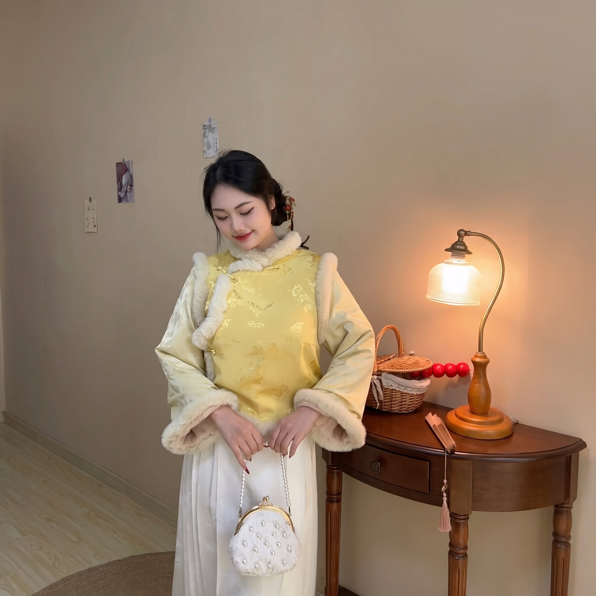 遇见大码提花缎面加绒国风外套图片
