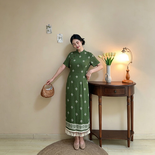 胖妹妹夏季显白绿色流苏旗袍